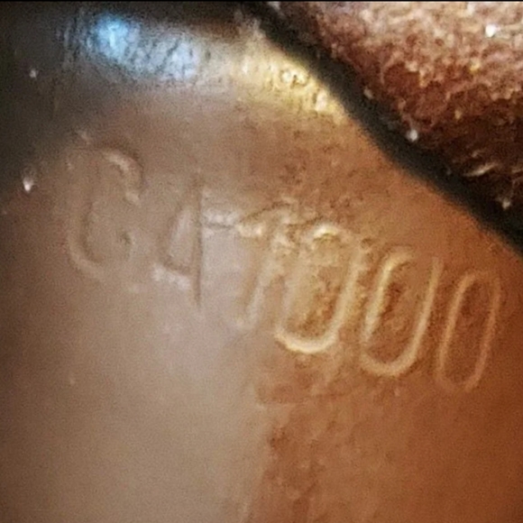 Authentic Louis Vuitton Epi Sarah Long Wallet - Picture 2 of 6